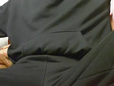 Snapshot of wirytynum chatting on 11/26/25, 02:40 wirytynum online show from 11/26/25, 02:40