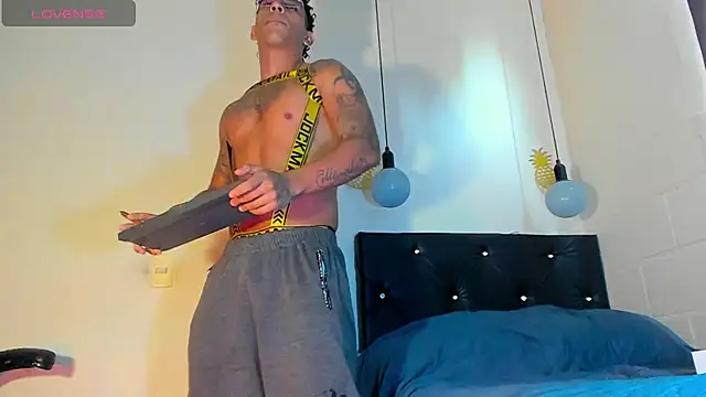 Snapshot of FuckHardlove chatting on 12/24/24, 02:22 FuckHardlove online show from 12/24/24, 02:22