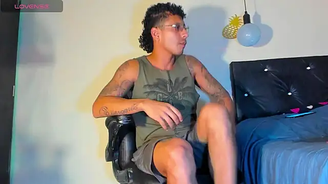 Snapshot of FuckHardlove chatting on 12/29/24, 12:30 FuckHardlove online show from 12/29/24, 12:30