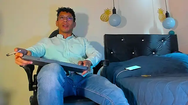 Snapshot of FuckHardlove chatting on 12/30/24, 02:51 FuckHardlove online show from 12/30/24, 02:51