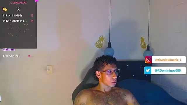 Snapshot of FuckHardlove chatting on 01/01/25, 03:45 FuckHardlove online show from 01/01/25, 03:45