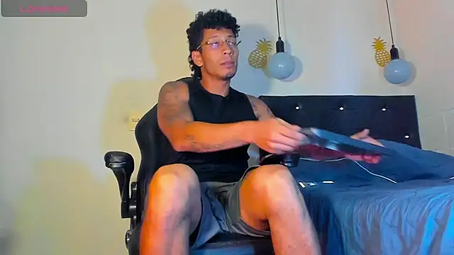 Snapshot of FuckHardlove chatting on 01/06/25, 10:58 FuckHardlove online show from 01/06/25, 10:58