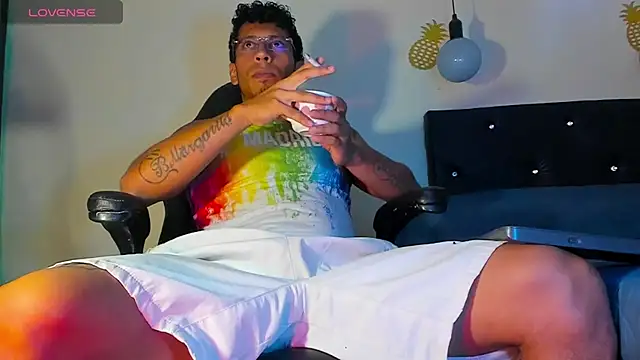 Snapshot of FuckHardlove chatting on 01/16/25, 06:37 FuckHardlove online show from 01/16/25, 06:37