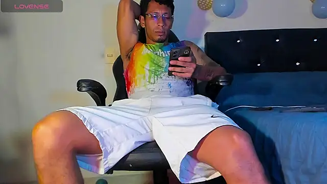 Snapshot of FuckHardlove chatting on 01/16/25, 09:40 FuckHardlove online show from 01/16/25, 09:40