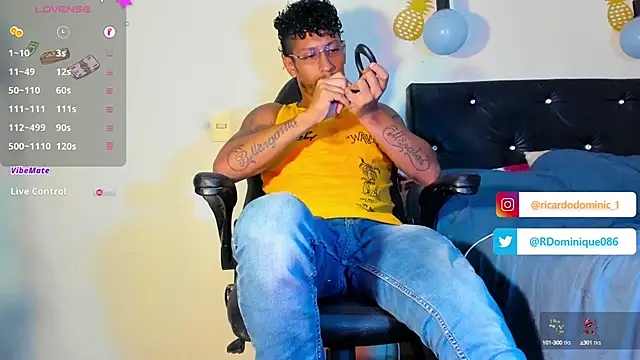 Snapshot of FuckHardlove chatting on 02/01/25, 02:37 FuckHardlove online show from 02/01/25, 02:37