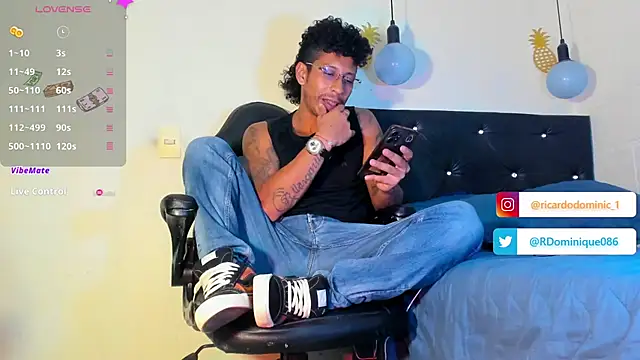 Snapshot of FuckHardlove chatting on 02/08/25, 11:34 FuckHardlove online show from 02/08/25, 11:34