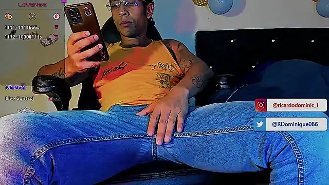 Snapshot of FuckHardlove chatting on 02/28/25, 04:43 FuckHardlove online show from 02/28/25, 04:43