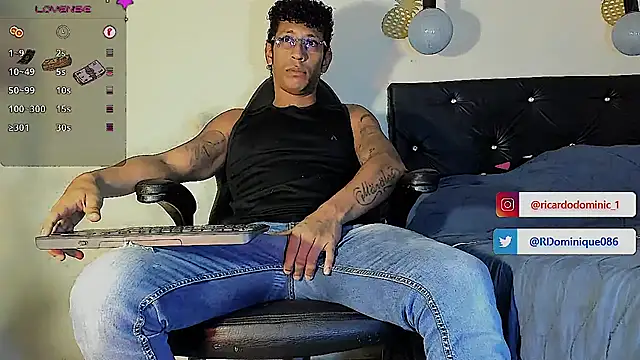 Snapshot of FuckHardlove chatting on 03/04/25, 08:05 FuckHardlove online show from 03/04/25, 08:05