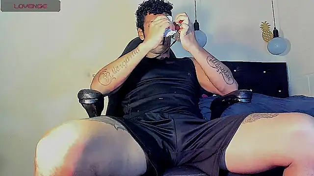 Snapshot of FuckHardlove chatting on 03/08/25, 04:23 FuckHardlove online show from 03/08/25, 04:23