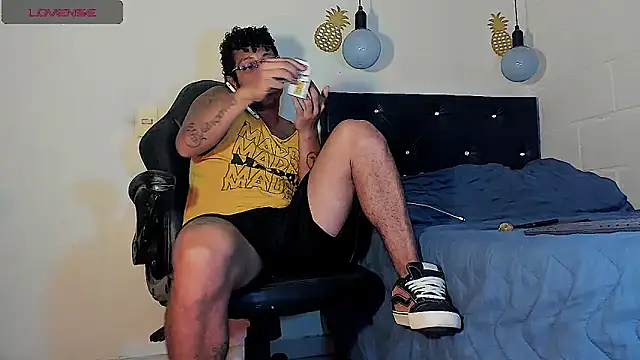 Snapshot of FuckHardlove chatting on 03/10/25, 12:40 FuckHardlove online show from 03/10/25, 12:40