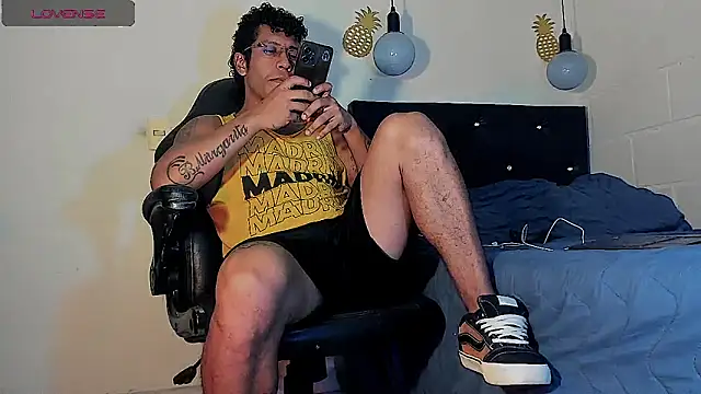 Snapshot of FuckHardlove chatting on 03/10/25, 03:45 FuckHardlove online show from 03/10/25, 03:45