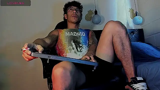 Snapshot of FuckHardlove chatting on 03/19/25, 04:13 FuckHardlove online show from 03/19/25, 04:13