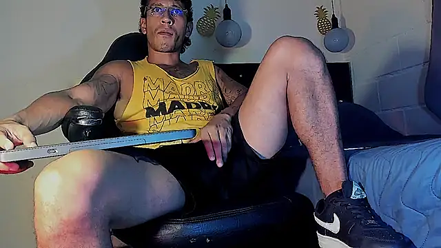 Snapshot of FuckHardlove chatting on 03/20/25, 03:13 FuckHardlove online show from 03/20/25, 03:13