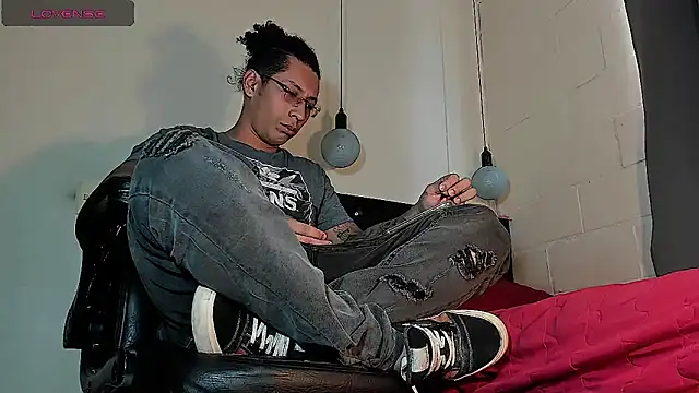 Snapshot of FuckHardlove chatting on 09/23/25, 06:44 FuckHardlove online show from 09/23/25, 06:44