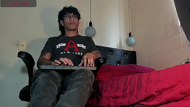 Snapshot of FuckHardlove chatting on 09/26/25, 06:12 FuckHardlove online show from 09/26/25, 06:12