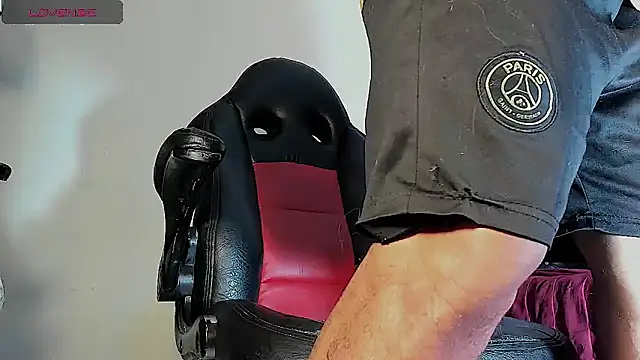 Snapshot of FuckHardlove chatting on 10/22/25, 04:18 FuckHardlove online show from 10/22/25, 04:18