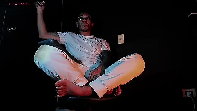 Snapshot of FuckHardlove chatting on 01/06/26, 04:43 FuckHardlove online show from 01/06/26, 04:43