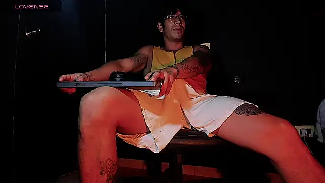 Snapshot of FuckHardlove chatting on 01/16/26, 02:10 FuckHardlove online show from 01/16/26, 02:10