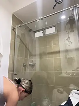 Ameellie online show from 12/17/25, 06:36