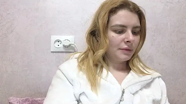 Snapshot of Day-off chatting on 12/15/24, 09:13 Day-off online show from 12/15/24, 09:13