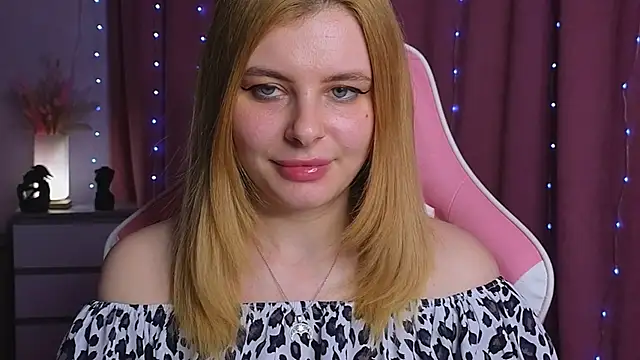 Snapshot of Day-off chatting on 11/19/25, 07:52 Day-off online show from 11/19/25, 07:52