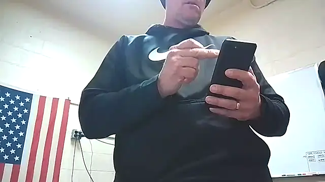 Snapshot of Cockrub1 chatting on 01/06/25, 12:57 Cockrub1 online show from 01/06/25, 12:57