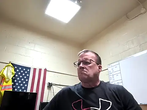 Snapshot of Cockrub1 chatting on 02/18/26, 12:23 Cockrub1 online show from 02/18/26, 12:23