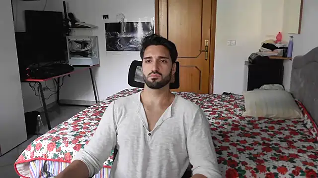 Snapshot of Alexox02 chatting on 10/25/25, 02:24 Alexox02 online show from 10/25/25, 02:24