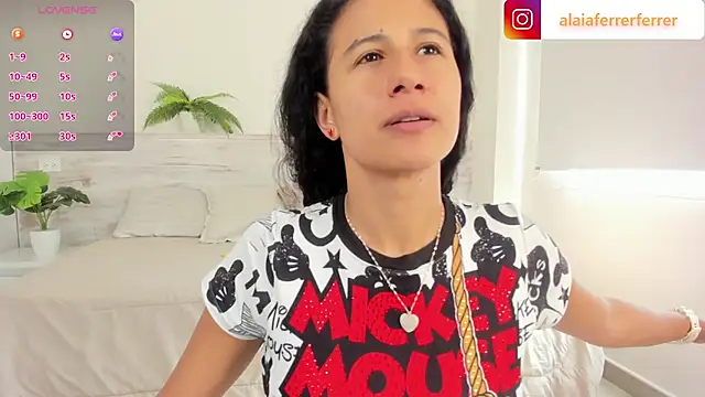 Snapshot of Alaia_Ferrer_ chatting on 02/14/25, 08:26 Alaia Ferrer online show from 02/14/25, 08:26