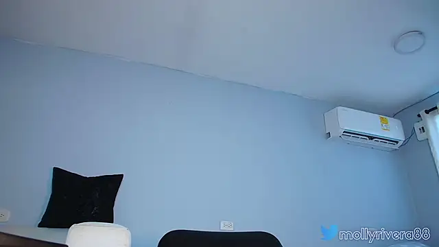 mollyrivera online show from 09/22/25, 08:22