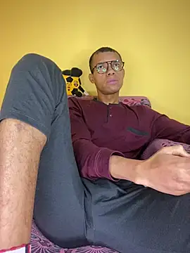 MoiseXxx 777 online show from 03/18/25, 09:52