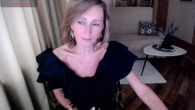 Snapshot of HornyMilf_777 chatting on 02/01/25, 11:43 HornyMilf 777 online show from 02/01/25, 11:43