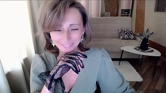 Snapshot of HornyMilf_777 chatting on 02/25/25, 08:36 HornyMilf 777 online show from 02/25/25, 08:36