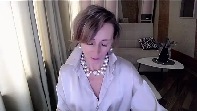 Snapshot of HornyMilf_777 chatting on 02/26/25, 08:37 HornyMilf 777 online show from 02/26/25, 08:37