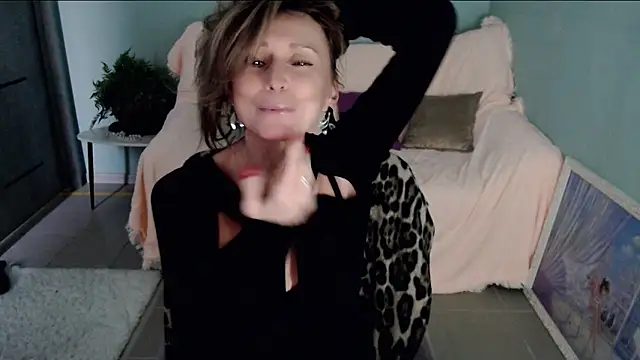 Snapshot of HornyMilf_777 chatting on 03/05/25, 12:00 HornyMilf 777 online show from 03/05/25, 12:00