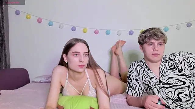 Emily and Ilumi online show from 12/18/24, 07:52