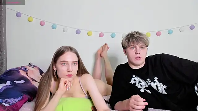 Emily and Ilumi online show from 12/21/24, 08:21