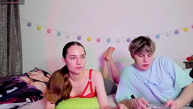 Emily and Ilumi online show from 12/26/24, 12:25