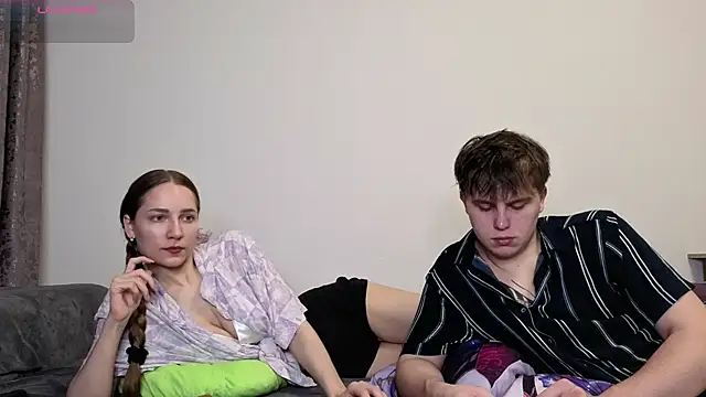 Emily and Ilumi online show from 12/04/25, 05:43