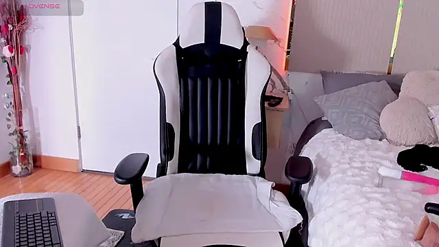 Snapshot of Jadeh_Williams02 chatting on 11/09/25, 07:34 Jadeh Williams02 online show from 11/09/25, 07:34