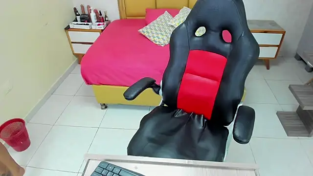 Snapshot of MILEY_JOAS2 chatting on 10/30/25, 12:28 MILEY JOAS2 online show from 10/30/25, 12:28