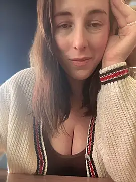 Snapshot of MommmyYummy chatting on 03/26/26, 09:04 MommmyYummy online show from 03/26/26, 09:04