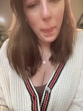 Snapshot of MommmyYummy chatting on 04/05/26, 02:25 MommmyYummy online show from 04/05/26, 02:25