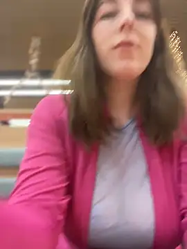 Snapshot of MommmyYummy chatting on 04/07/26, 12:38 MommmyYummy online show from 04/07/26, 12:38