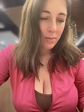 Snapshot of MommmyYummy chatting on 04/14/26, 10:54 MommmyYummy online show from 04/14/26, 10:54