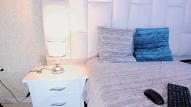 andrea alvarz online show from 12/16/25, 04:50