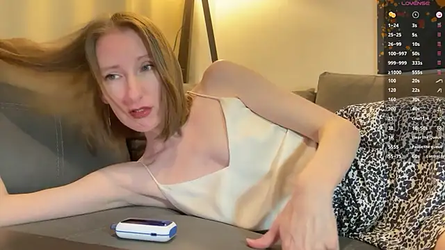 Snapshot of MonikaBos chatting on 01/06/25, 10:58 MonikaBos online show from 01/06/25, 10:58