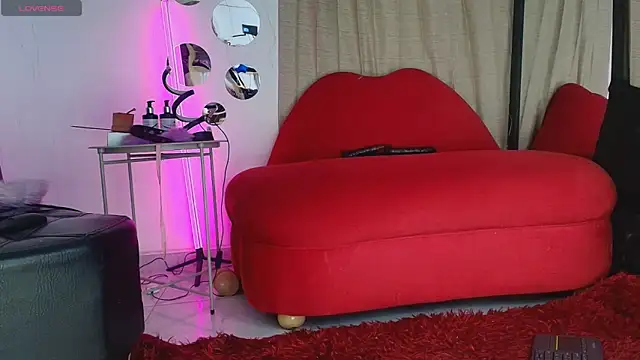 Snapshot of Natasha_Wilde_ chatting on 06/11/26, 11:47 Natasha Wilde online show from 06/11/26, 11:47