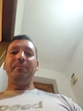 Snapshot of florin421 chatting on 04/28/26, 09:25 florin421 online show from 04/28/26, 09:25