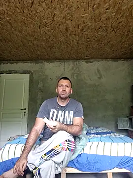 Snapshot of florin421 chatting on 05/12/26, 09:06 florin421 online show from 05/12/26, 09:06